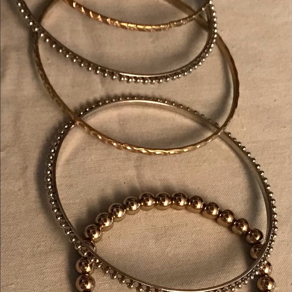 A Lovely mix of GoldTone and SilverTone Bangles — Set of 5
(Group #3) Box 3 - Picture 3 of 3